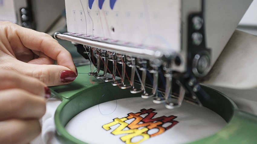 Ricamo, Serigrafia o DTF: quando scegliere il ricamo per il tuo abbigliamento personalizzato